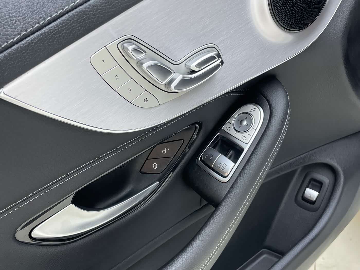 Mercedes-Benz C-Class 1.5 л 2021 г. Белый, пробег 29000 км