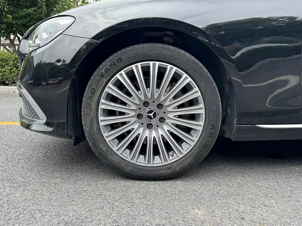 Mercedes-Benz E-Class — миниатюра 11