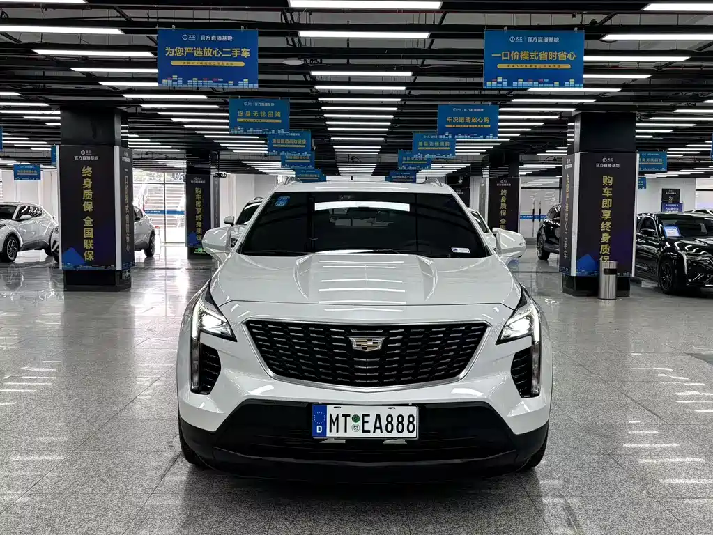 CADILLAC XT4