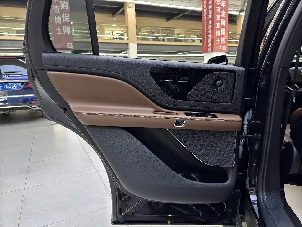 Lincoln Aviator — миниатюра 4