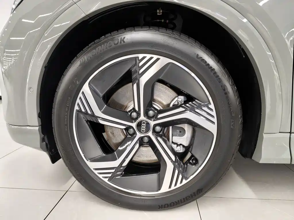 Audi Q4 e-tron — миниатюра 11