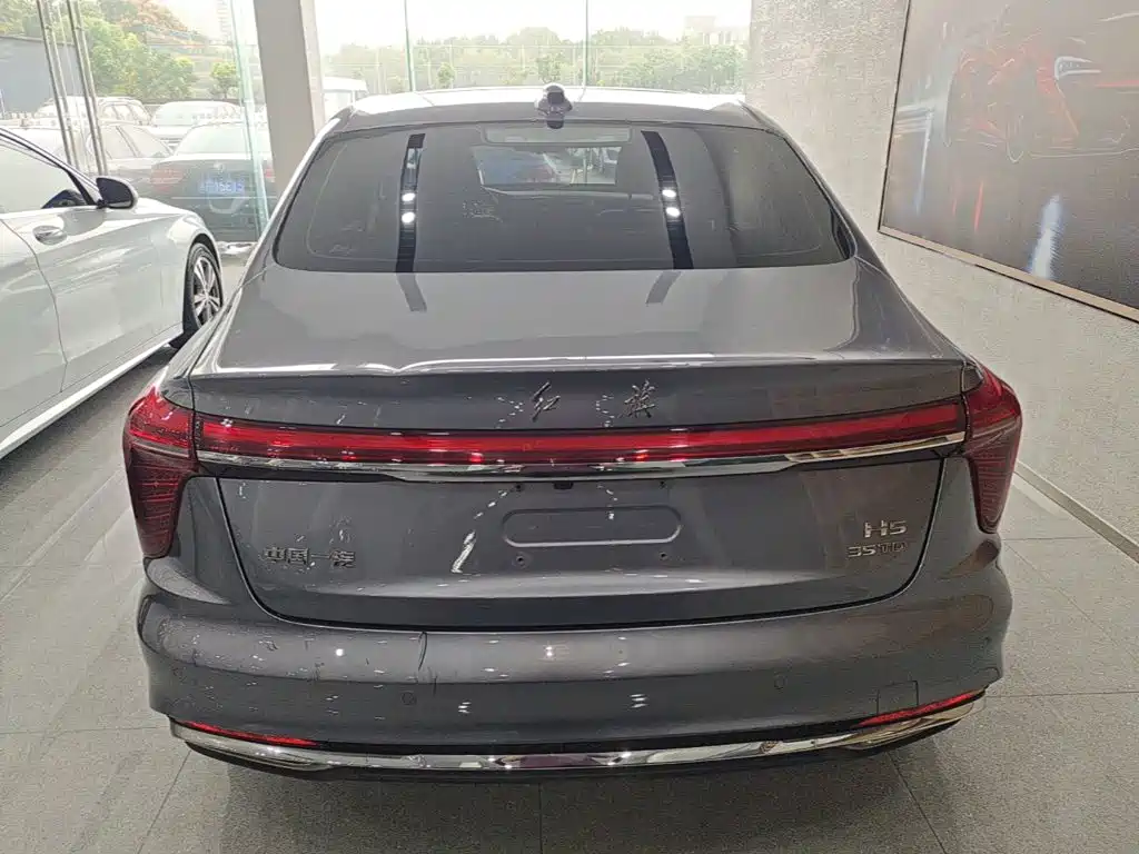 Hongqi Hongqi H5 — миниатюра 6