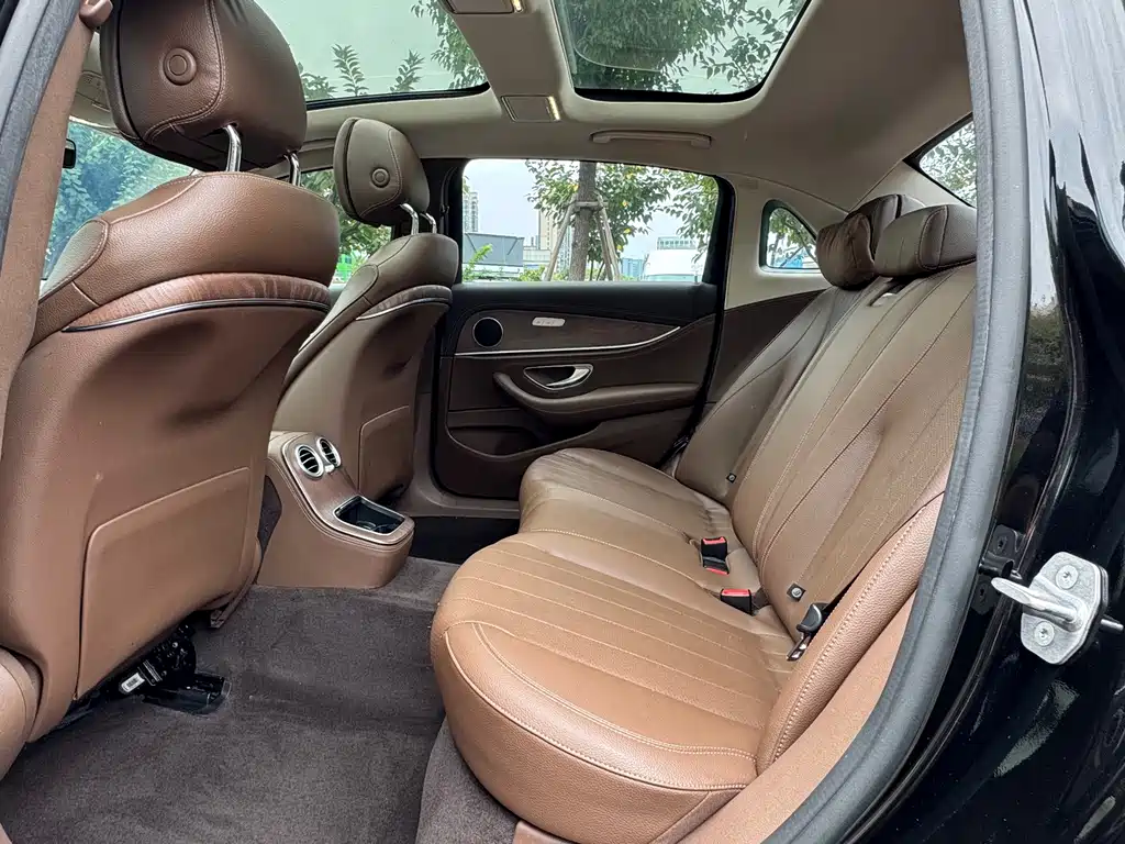 Mercedes-Benz E-Class — миниатюра 14