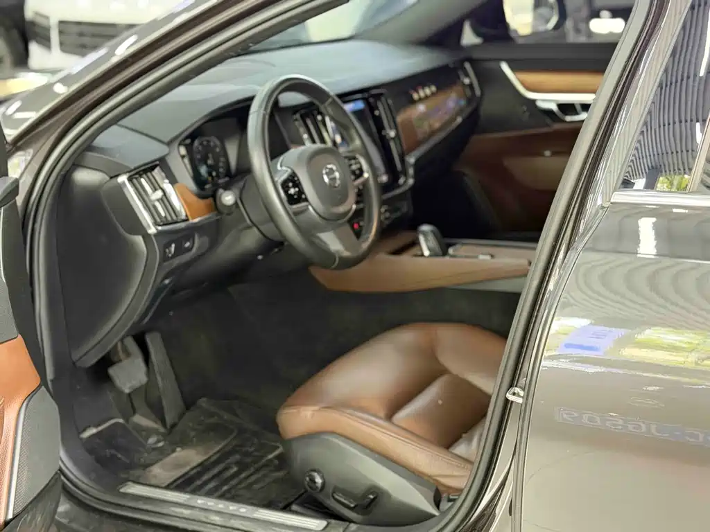 Volvo S90 — миниатюра 10