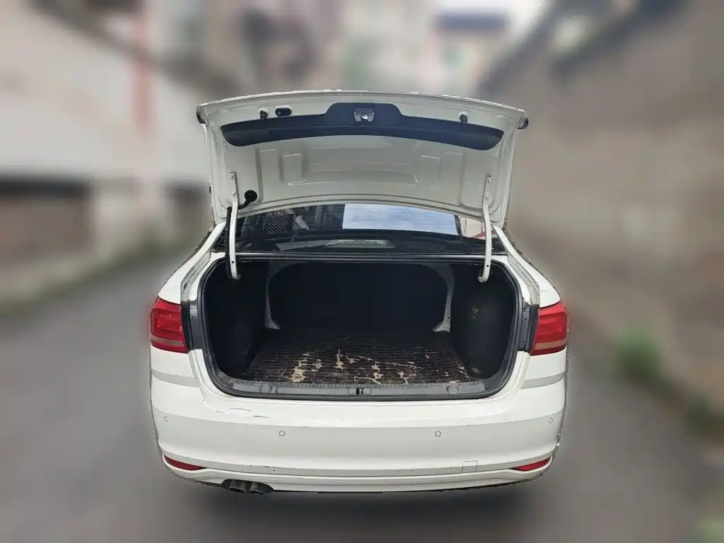 Volkswagen Lavida — миниатюра 10