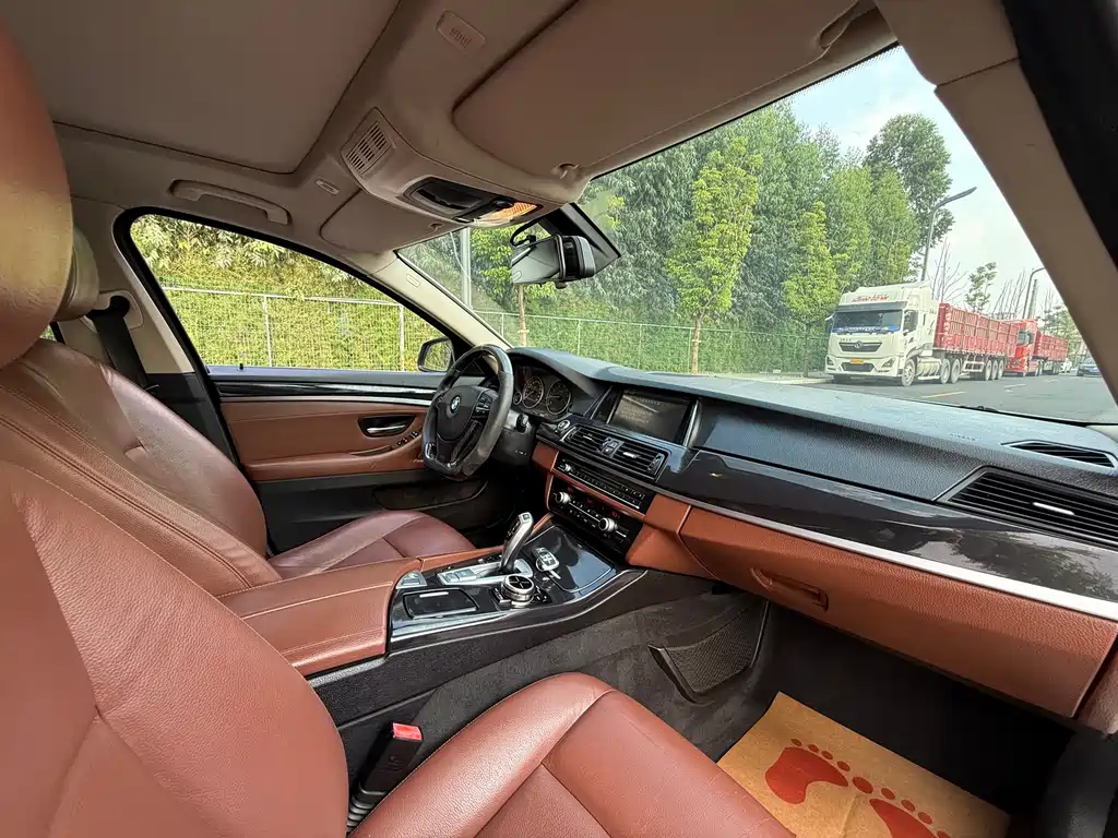 BMW 5 Series — миниатюра 16