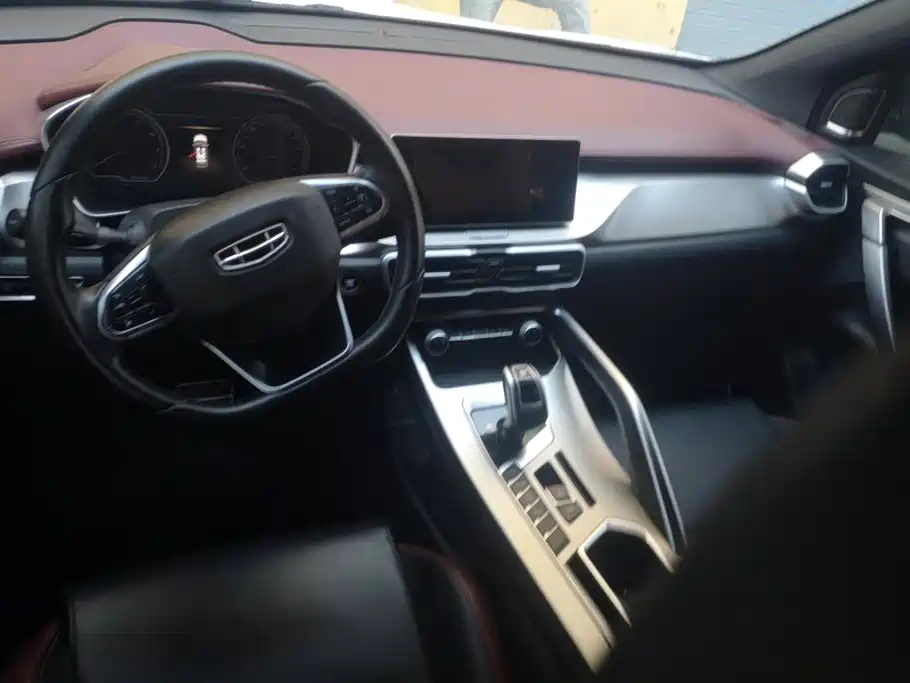 Geely Binyue — миниатюра 12