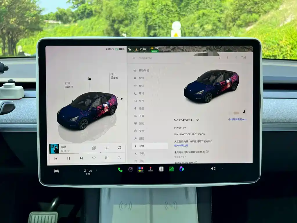 Tesla Model Y — миниатюра 6