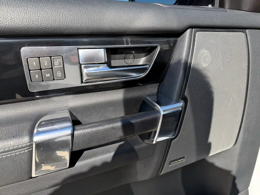 Land Rover Discovery — миниатюра 10