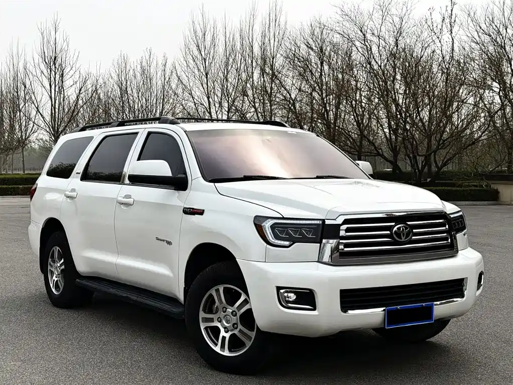 Toyota Sequoia 2015 5.7L AT