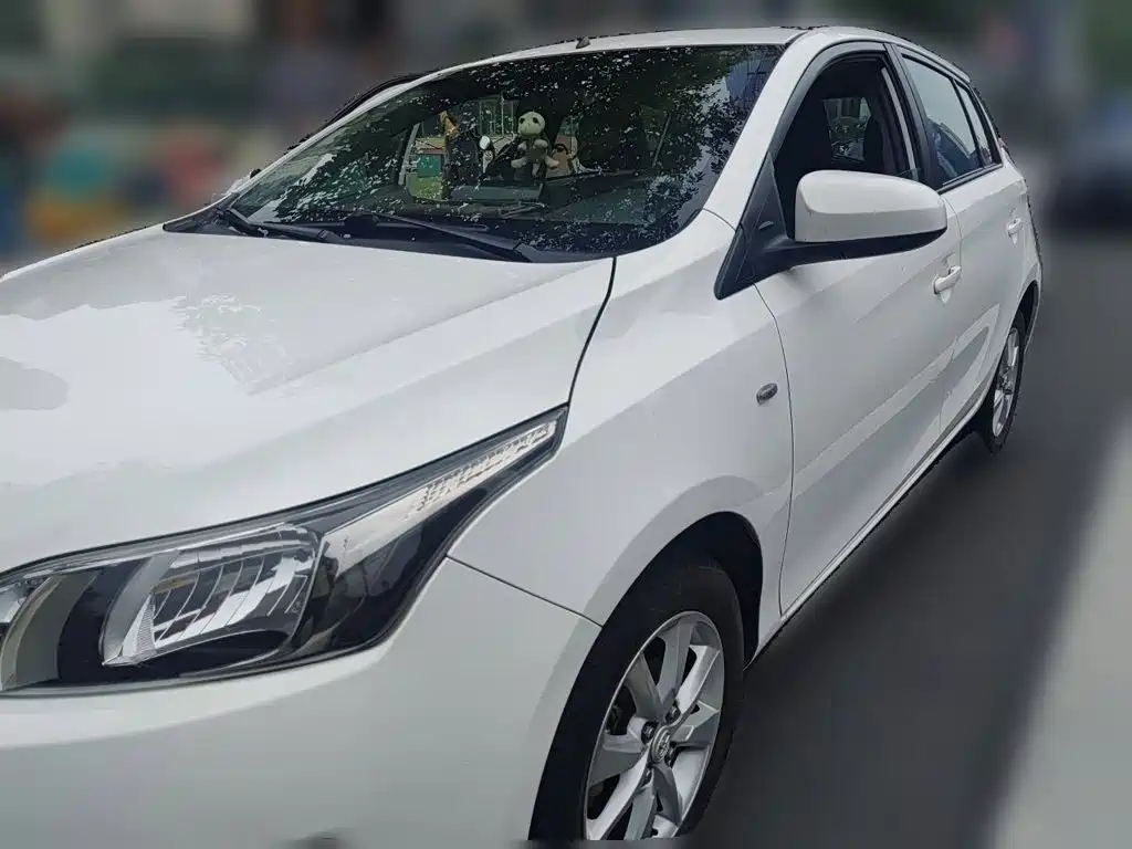 Toyota Yaris L — миниатюра 2