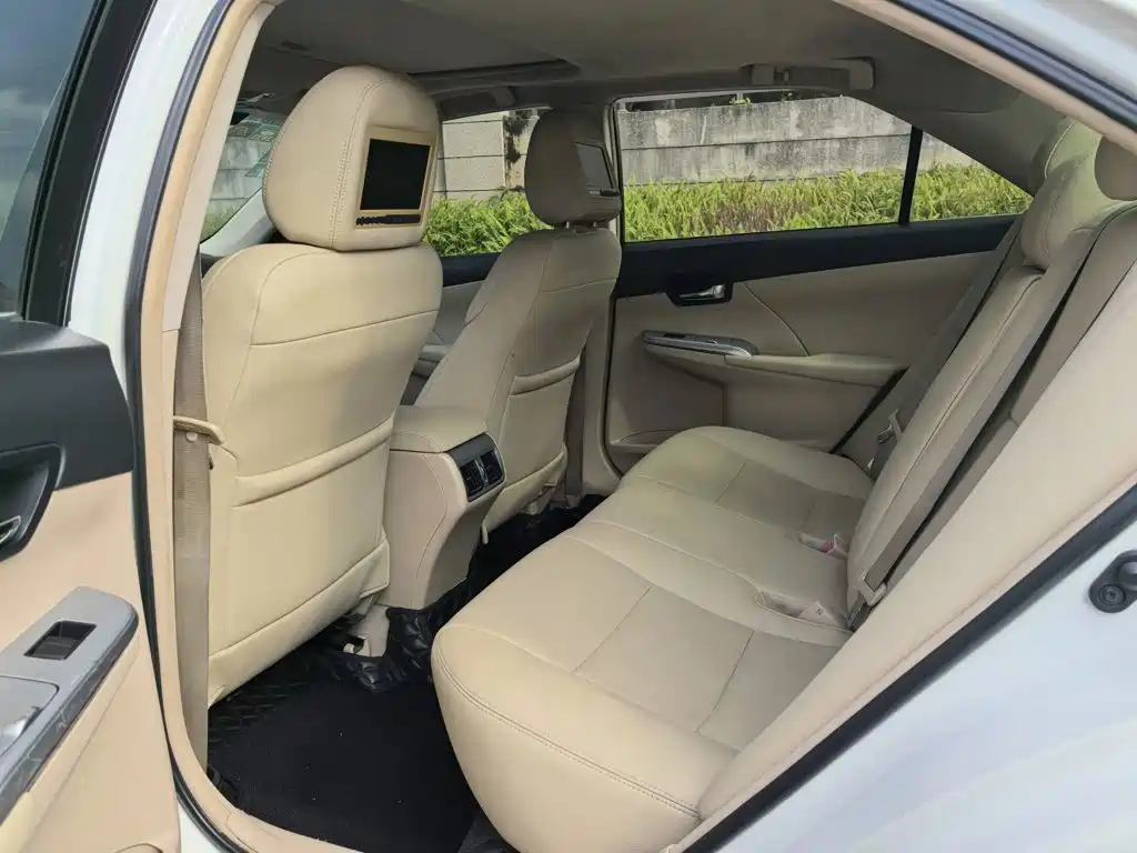 Toyota Camry — миниатюра 5