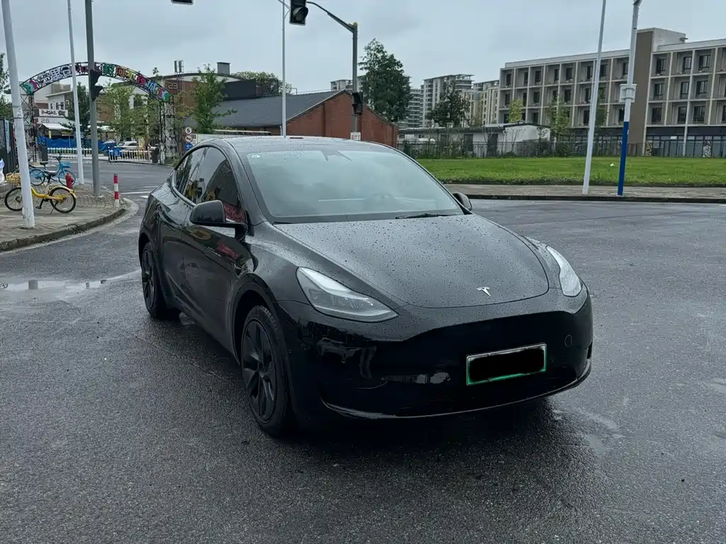 Tesla Model Y 2025 450km