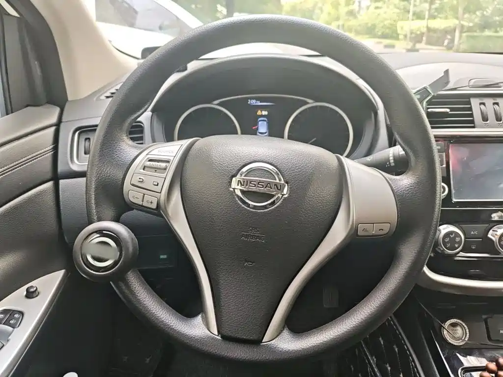 Nissan Tiida — миниатюра 6