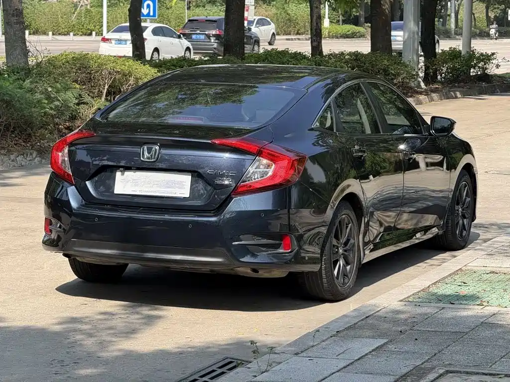 Honda Civic — миниатюра 4