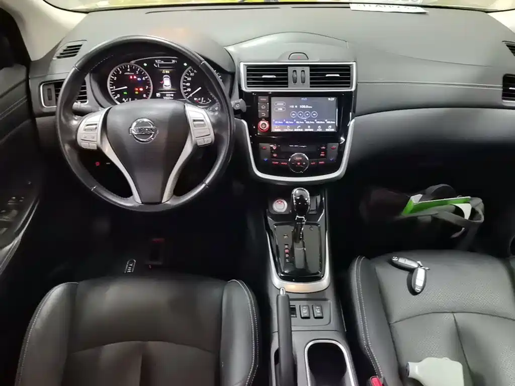 Nissan Tiida — миниатюра 10