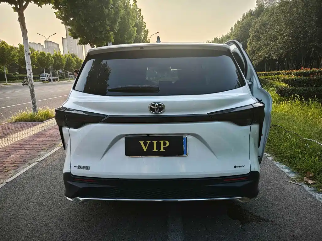 Toyota Granvia — миниатюра 9