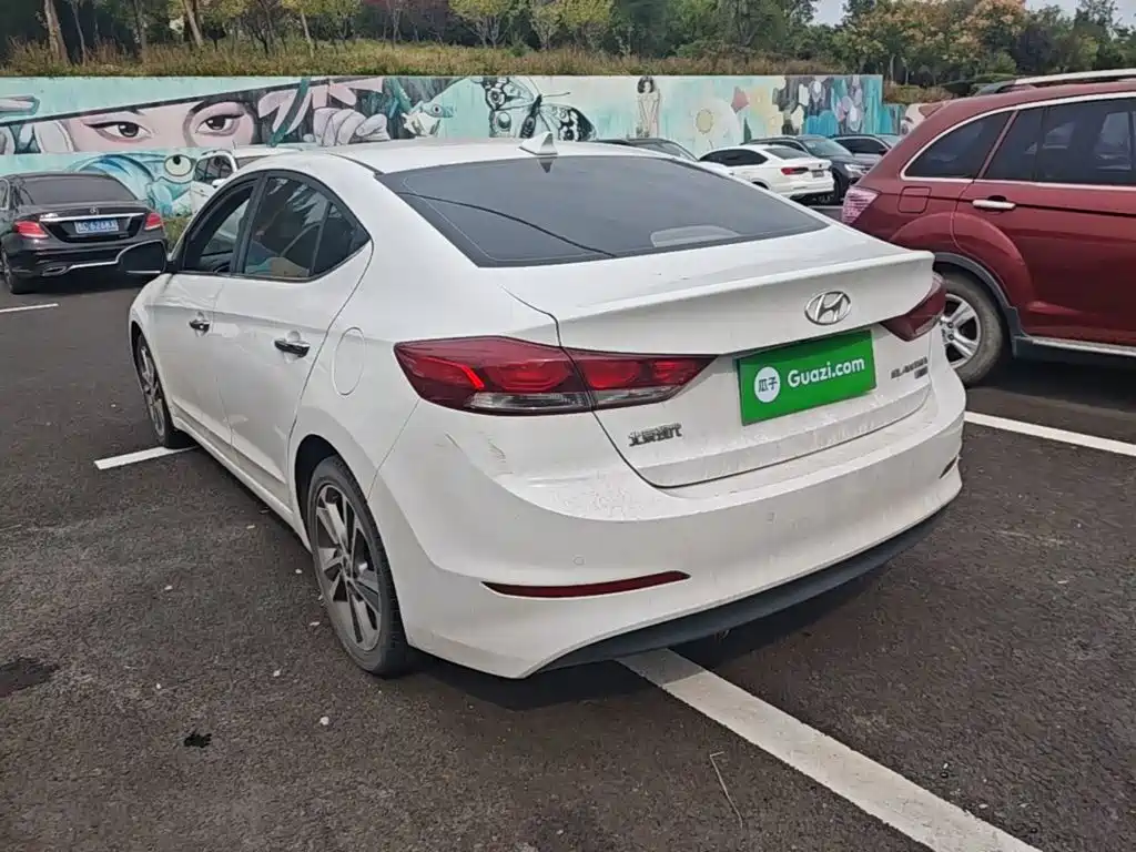 Hyundai Elantra — миниатюра 5