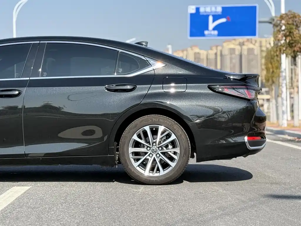 Lexus ES — миниатюра 20