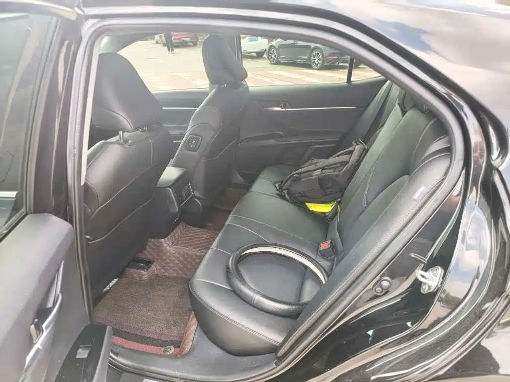 Toyota Camry — миниатюра 5