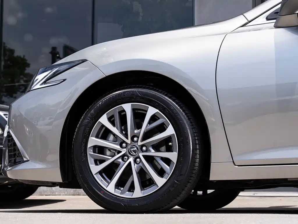 Lexus ES 2025 300h Premium