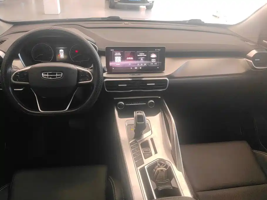 Geely Binyue — миниатюра 12