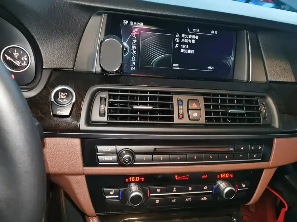 BMW 5 Series — миниатюра 13