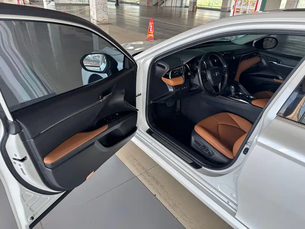Toyota Camry — миниатюра 8