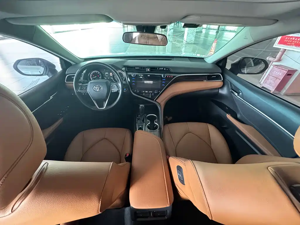Toyota Camry — миниатюра 9