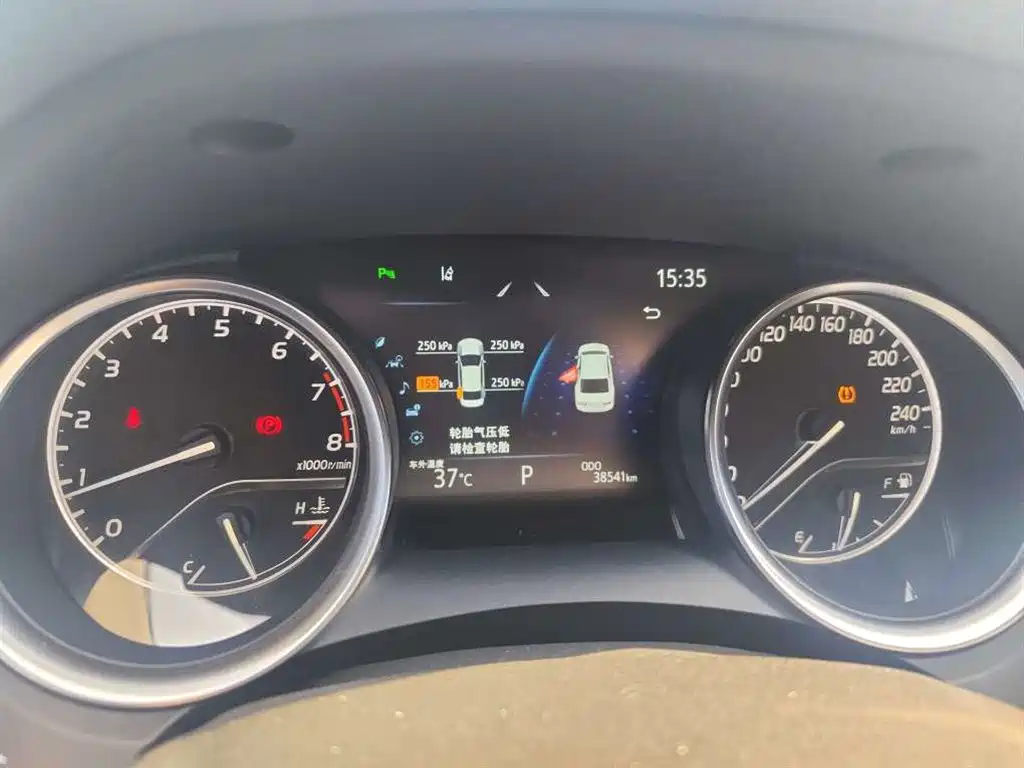Toyota Camry — миниатюра 4