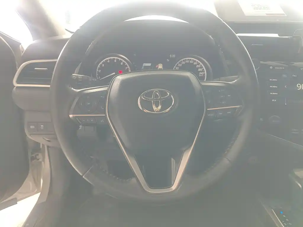 Toyota Camry — миниатюра 11