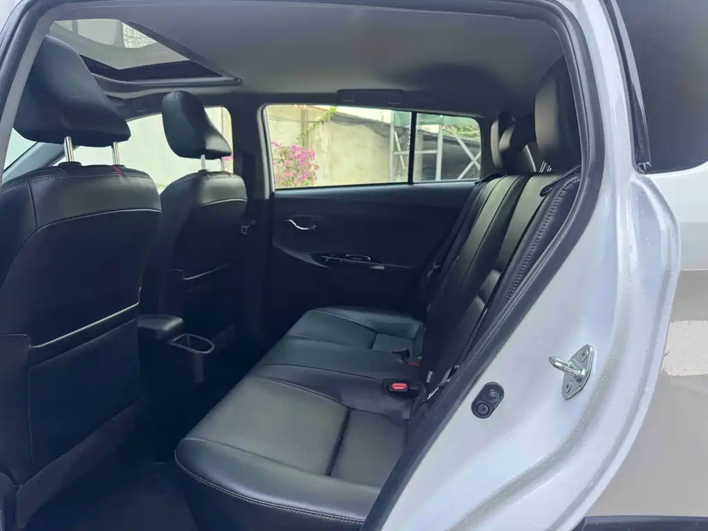 Toyota Yaris L — миниатюра 8