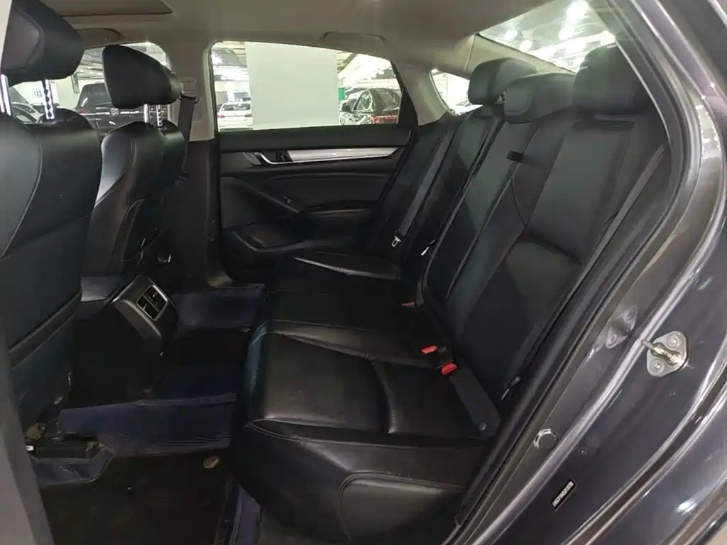 Honda Accord — миниатюра 17