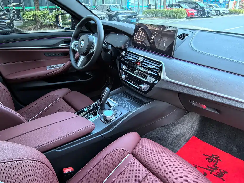 BMW 5 Series — миниатюра 7