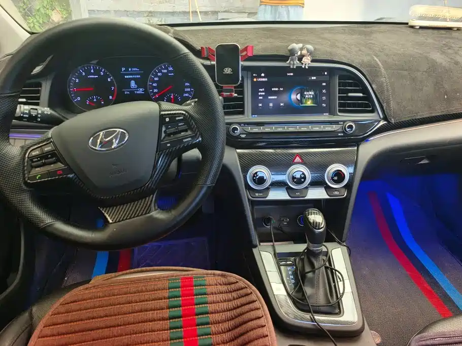 Hyundai Elantra — миниатюра 12