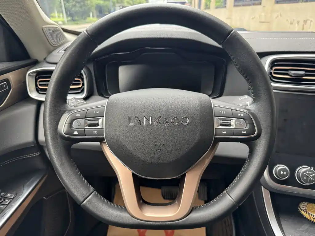 Lynk & Co 01 — миниатюра 13