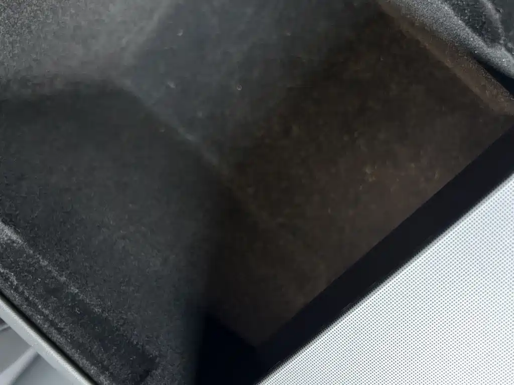 Tesla Model Y — миниатюра 30