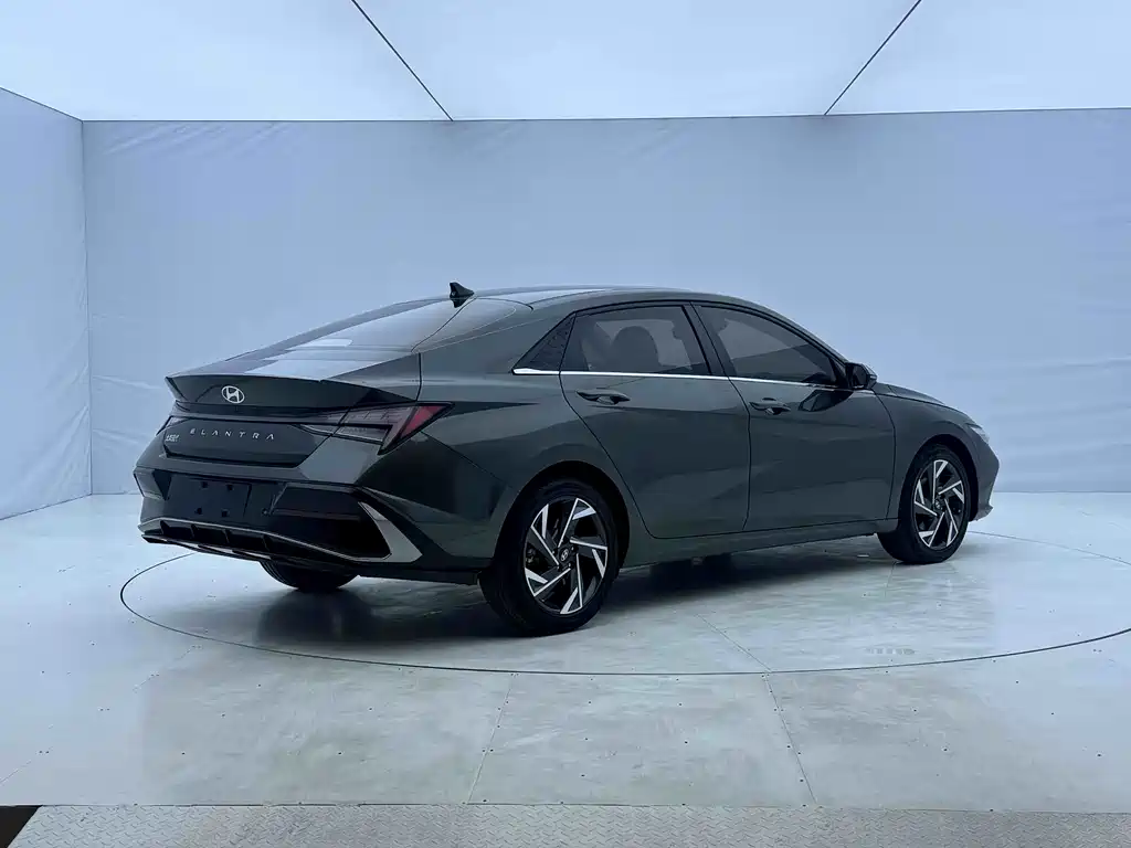Hyundai Elantra — миниатюра 6
