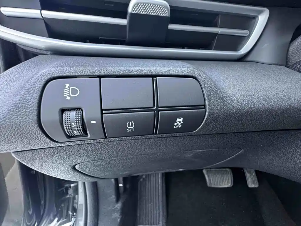 Hyundai Elantra — миниатюра 14
