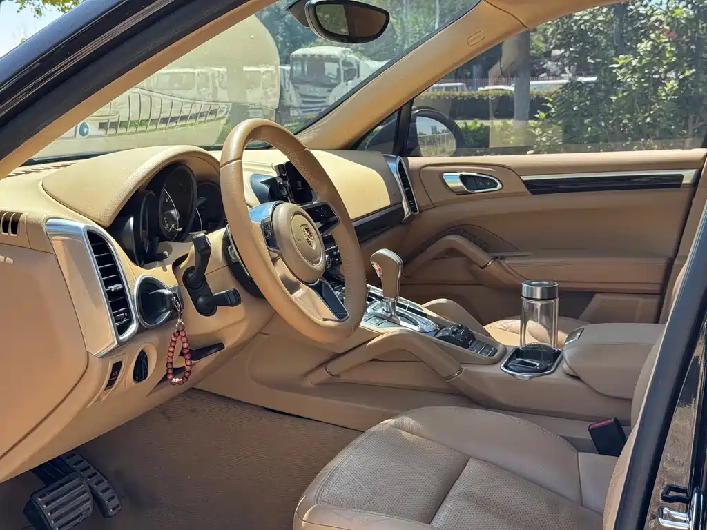 Porsche Cayenne — миниатюра 10
