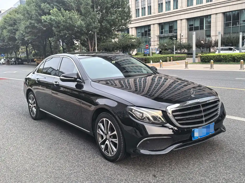 Mercedes-Benz E-Class — миниатюра 7
