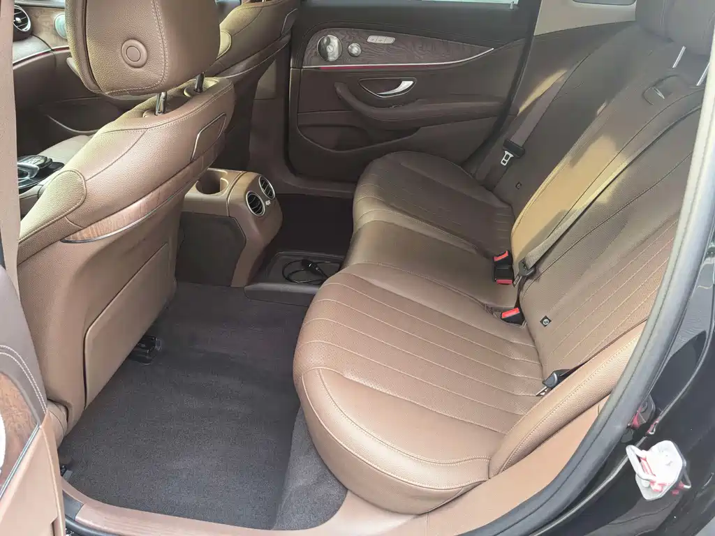 Mercedes-Benz E-Class — миниатюра 16