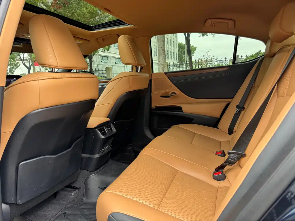 Lexus ES — миниатюра 7