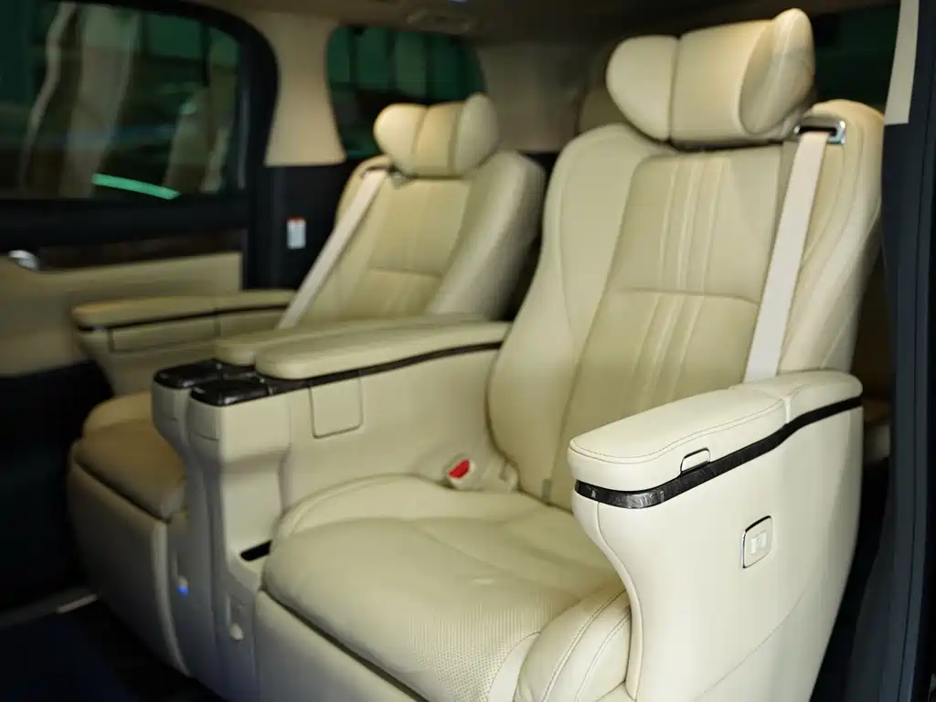Toyota Vellfire — миниатюра 18