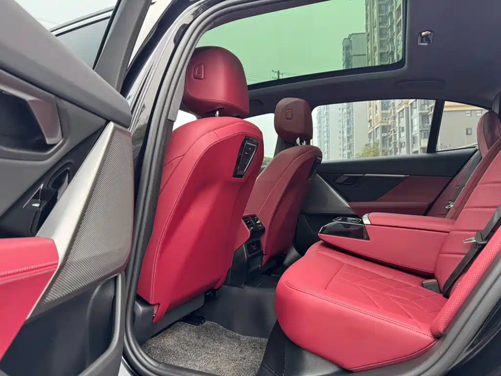 BMW 5 Series — миниатюра 17