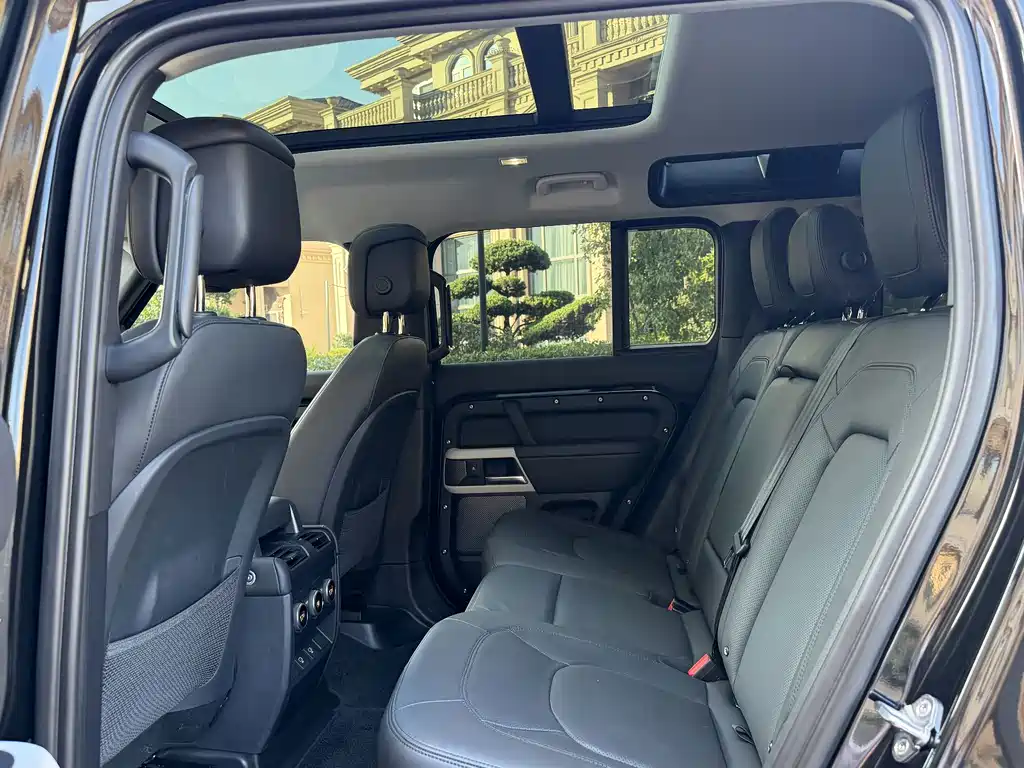 Land Rover Defender — миниатюра 9