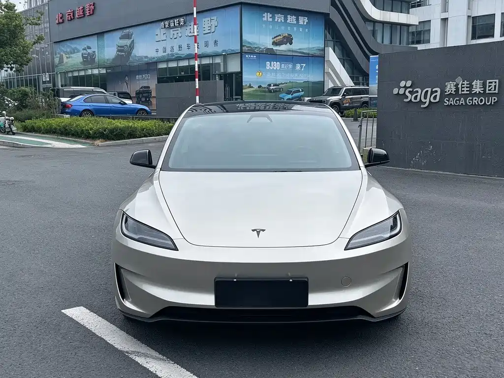 Tesla Model 3 — миниатюра 2