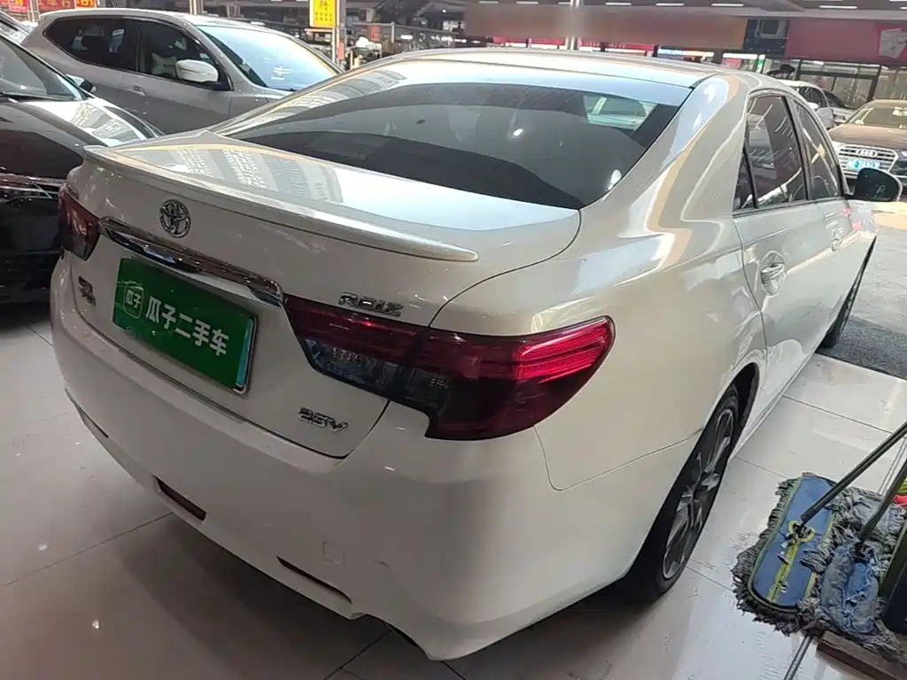 Toyota Reiz — миниатюра 7