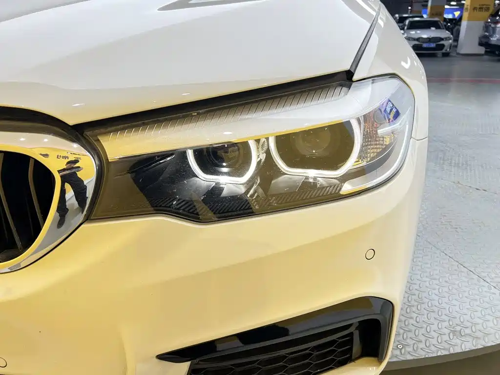 BMW 5 Series — миниатюра 8
