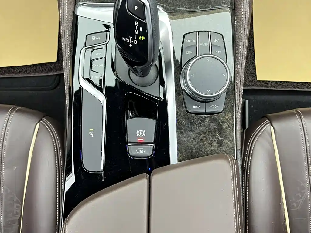 BMW 5 Series — миниатюра 21
